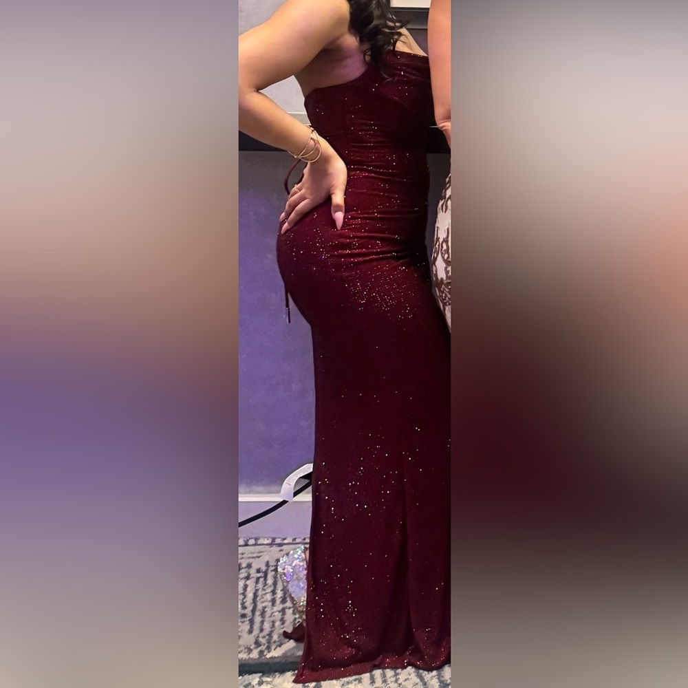 Elegant Burgundy Strapless Dress